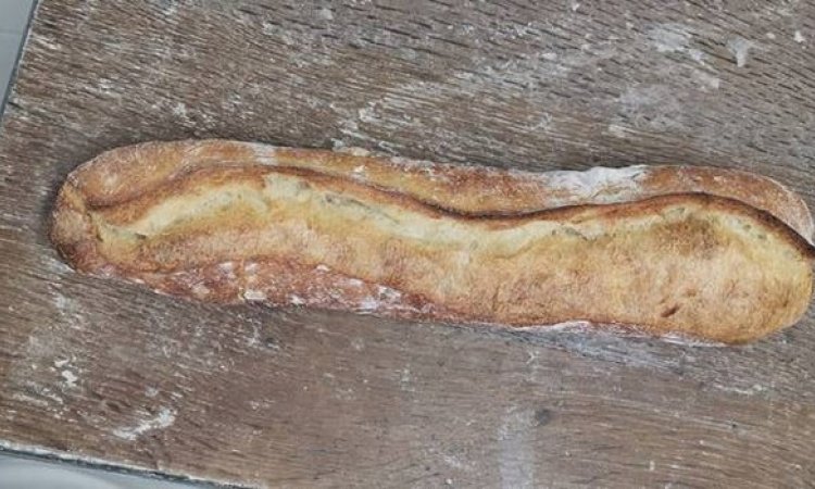 Confection de pain traditionnel à Blanzy